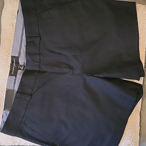 Banana Republic shorts, 4.5" inseam, size 0P - Picture 2 of 2